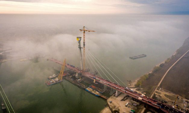 Látványosan halad az új komáromi Duna-híd építése