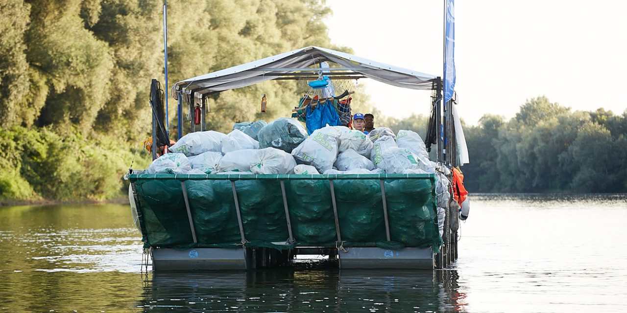 Tízezer tonna hulladékot és uszadékfát emeltek ki a Tiszából