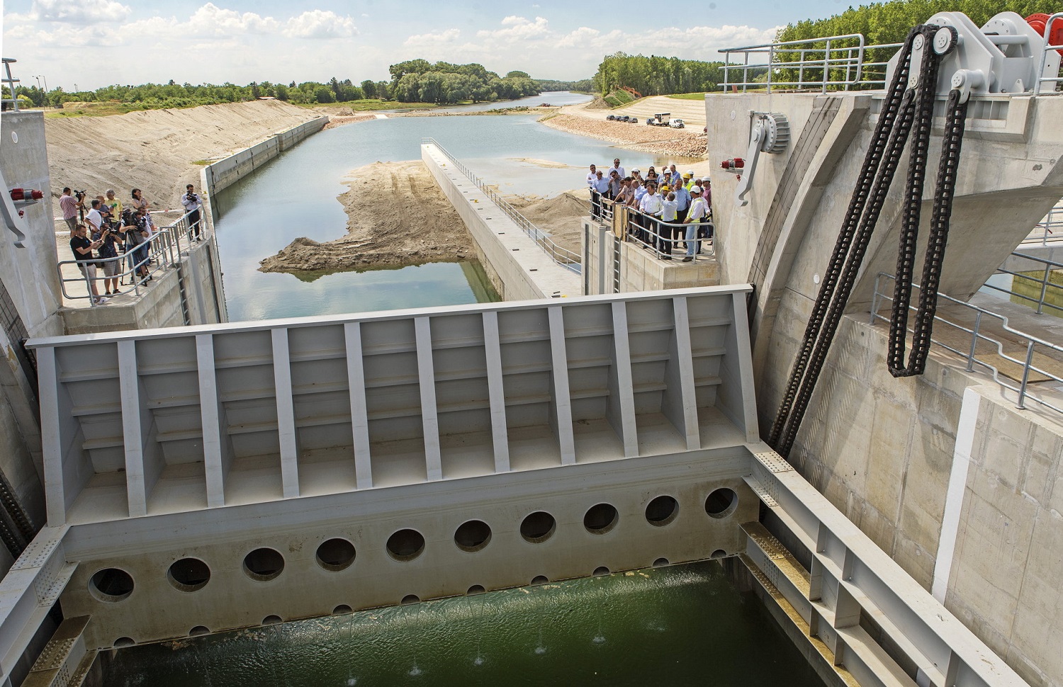 A tervek szerint halad a Mosoni-Duna torkolatában épülő vízszint szabályzó létesítmény