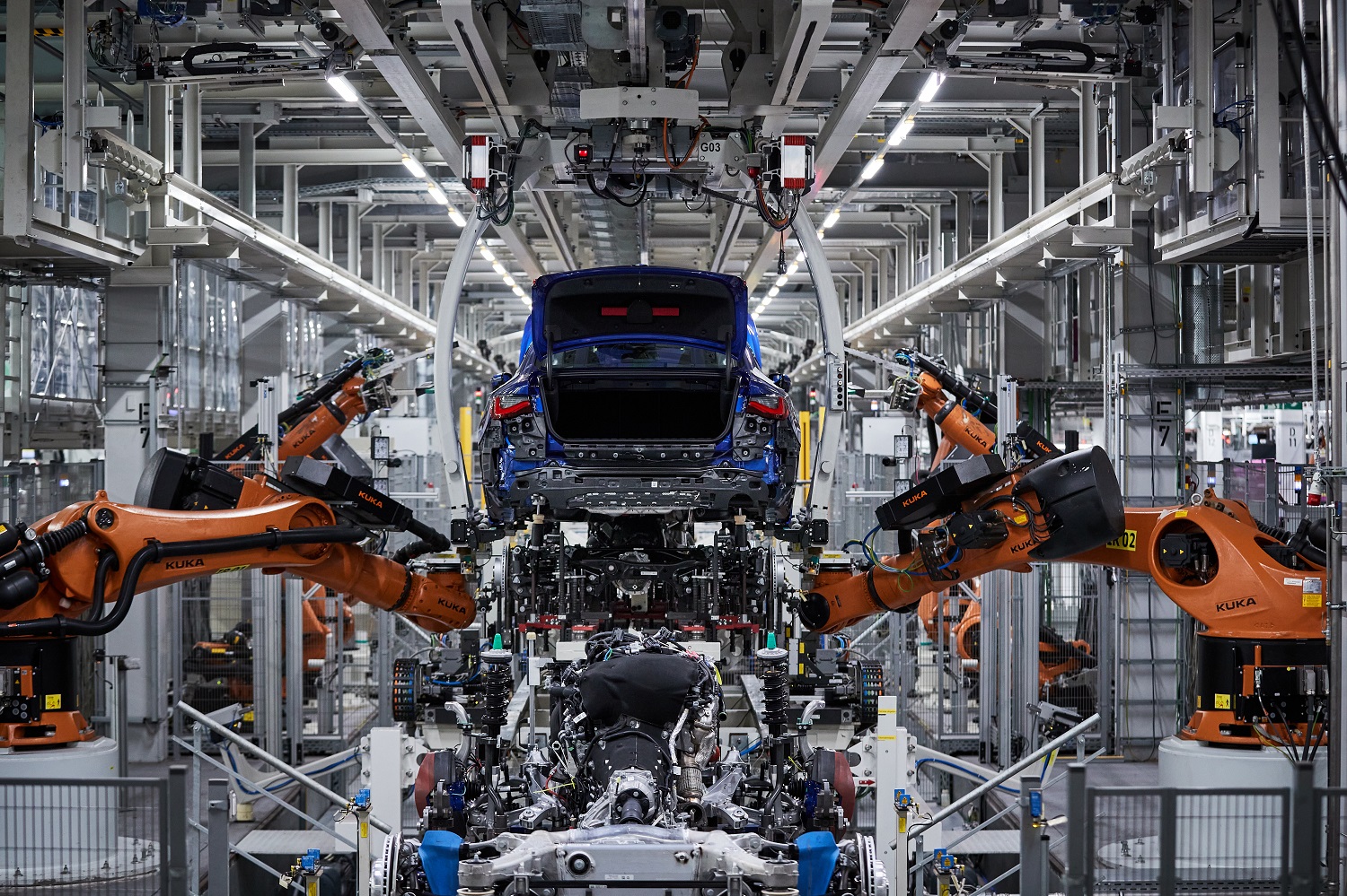 A BMW nem sieti el a kiszállást a belsőégésű motorokból