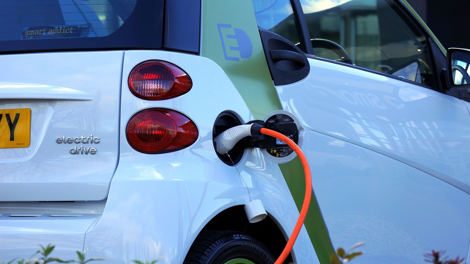 Tovább bővítik az elektromos autók töltőhálózatát
