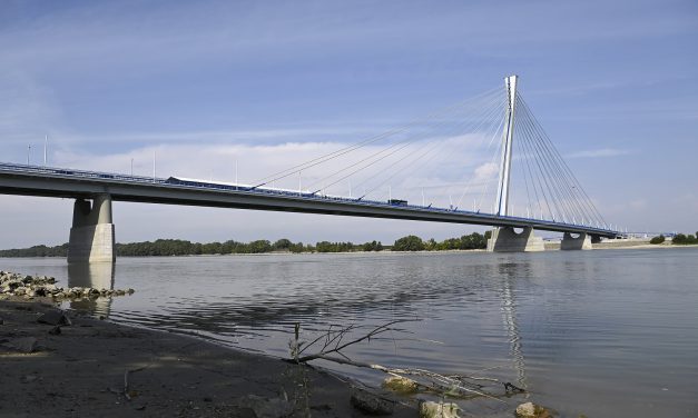 Átadták az új komáromi Duna-hidat