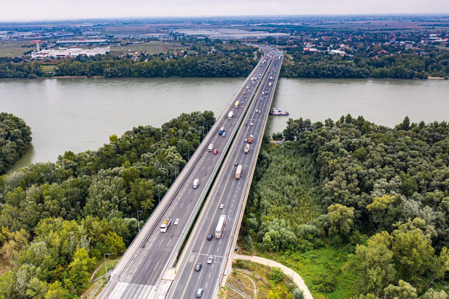 Megváltozik a forgalmi rend a Deák Ferenc Duna-hídon