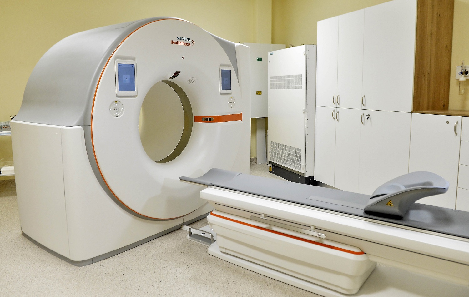 Gyorsabb és pontosabb diagnózis várható a Semmelweis Egyetem világviszonylatban is új CT-készülékétől