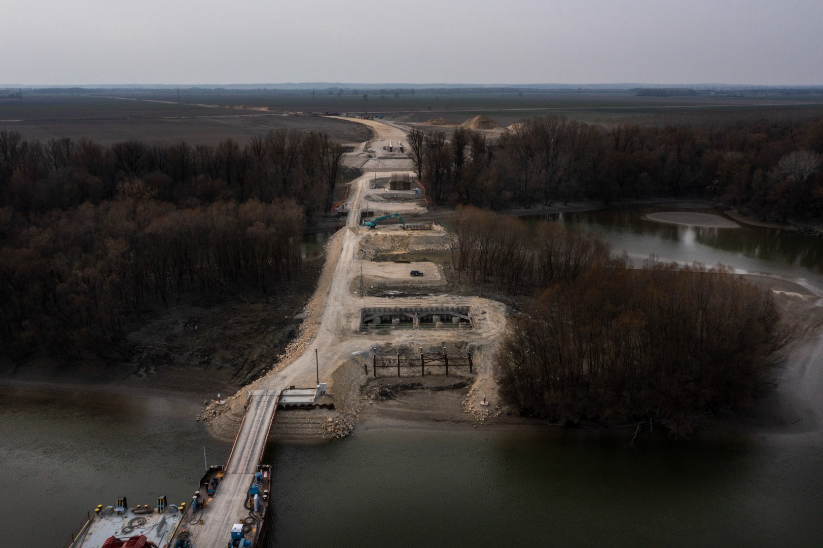 Az ütemtervnek megfelelően halad a Kalocsa-Paks Duna-híd építése