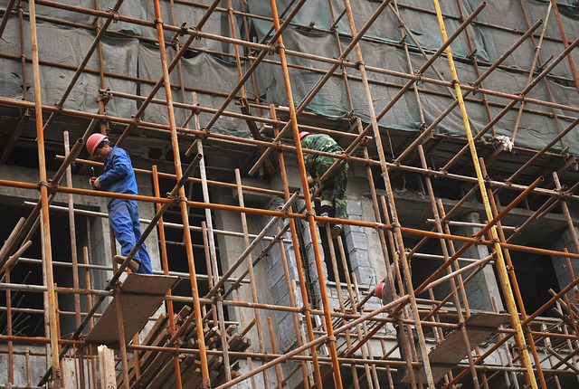 ÉVOSZ: növelni kell az építőiparban dolgozók hatékonyságát