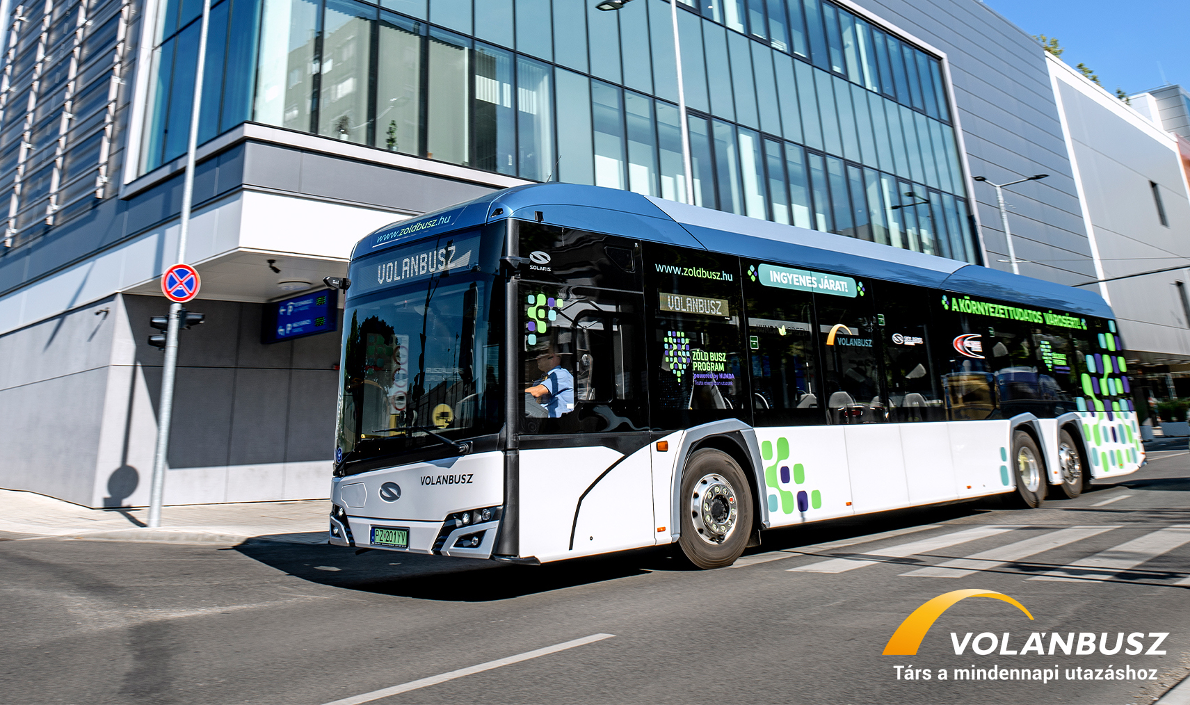 A Volánbusz Solaris Urbino típusú elővárosi elektromos autóbuszt tesztel