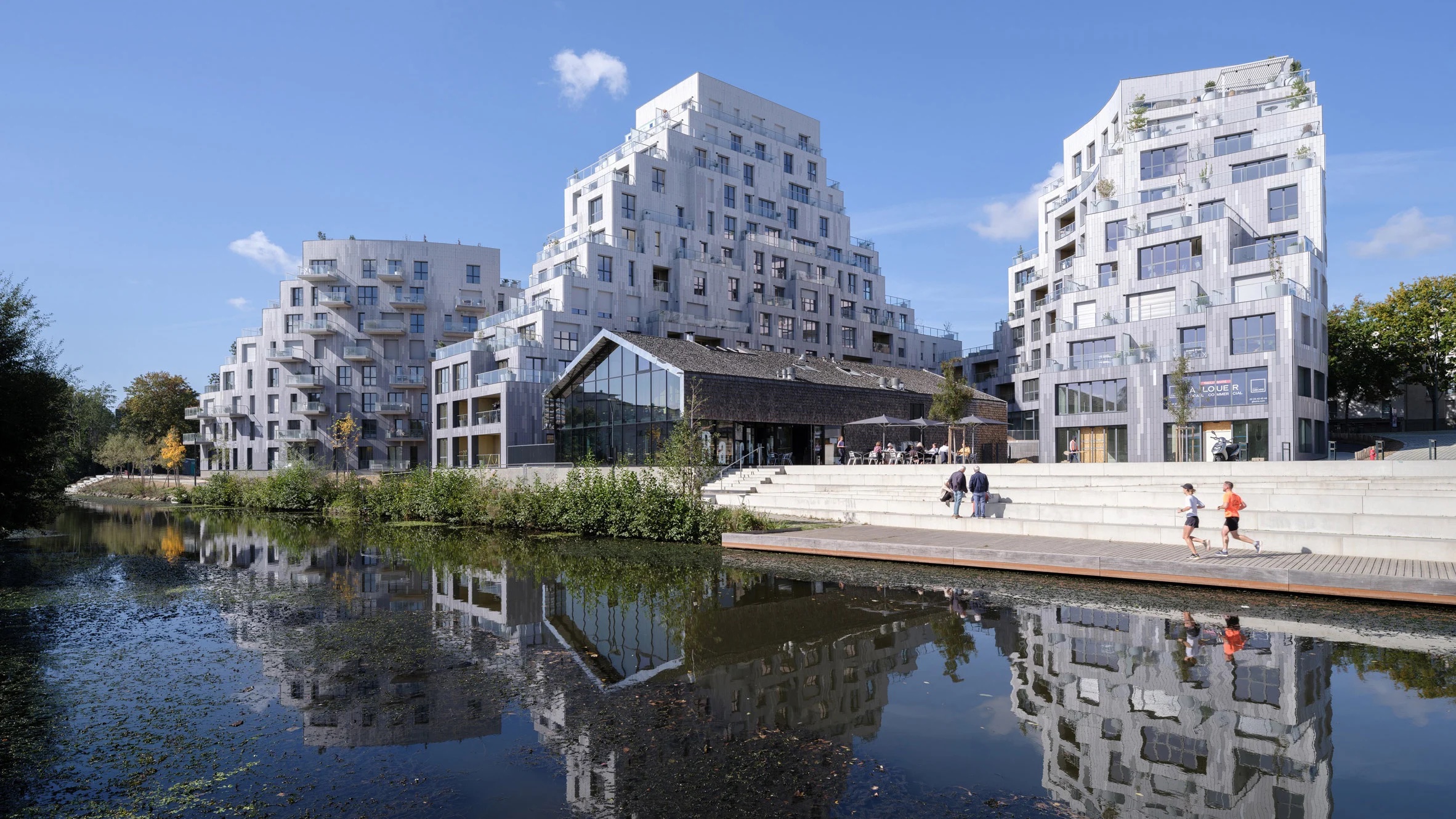 Egy holland építészstúdió különleges formájú lakóházakat épített Franciaországban