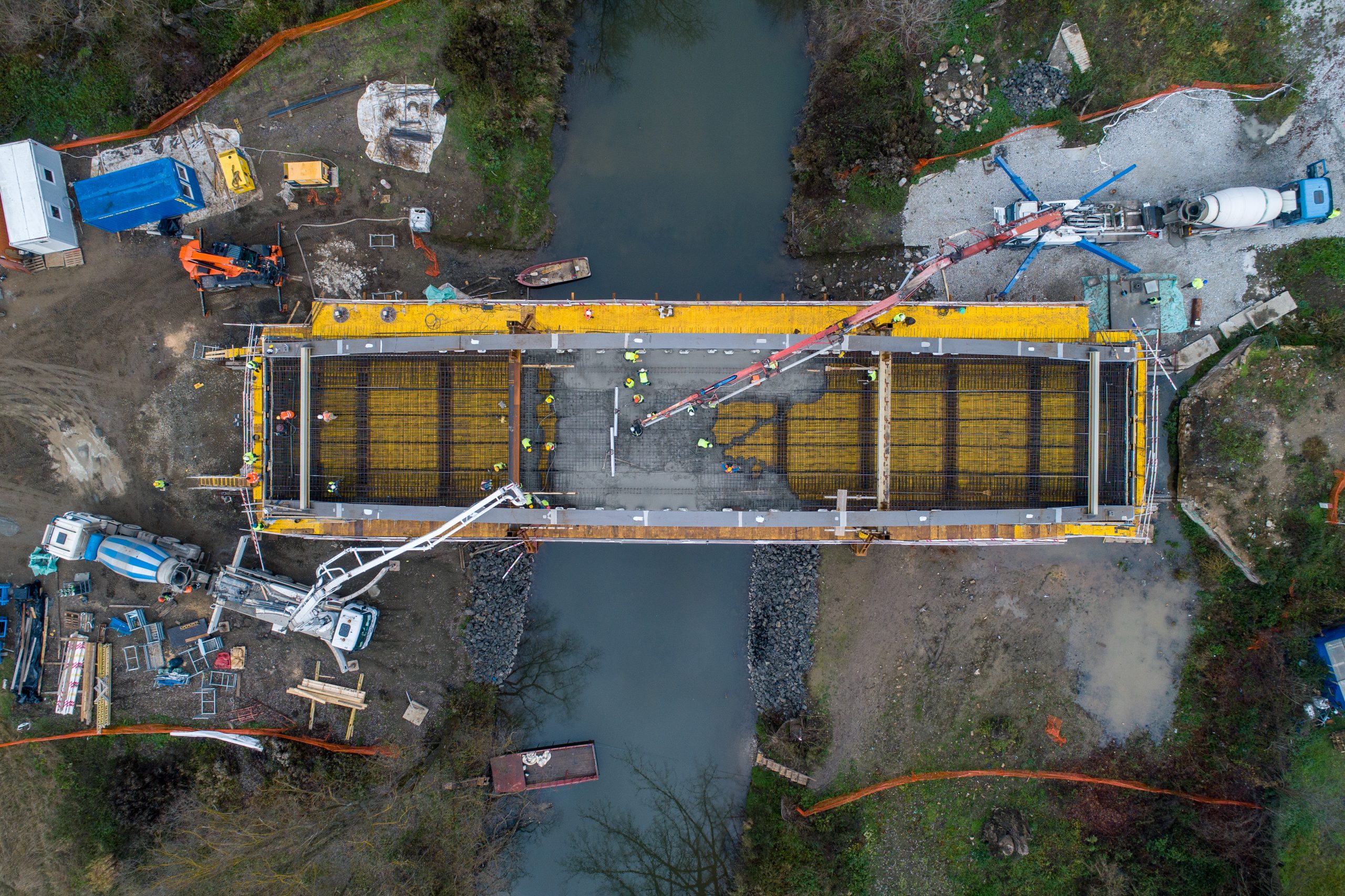 Befejeződött a Drégelypalánkot és Ipolyhídvéget összekötő híd pályalemezének betonozása