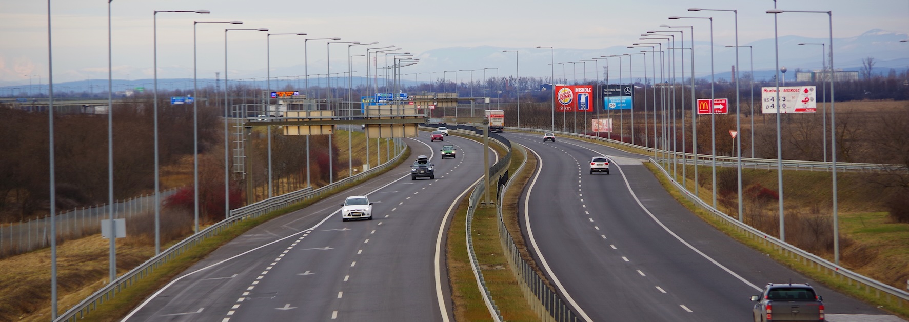 ÉKM: komoly a gond az M30-as autópályánál, a kivitelező jótállás keretében javítja azt