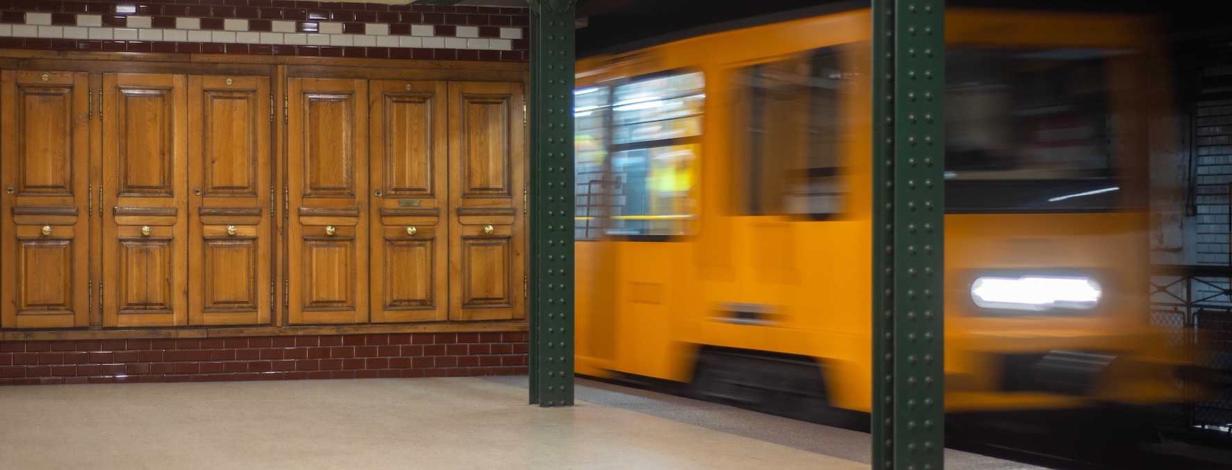 Szakmai és civil szervezetekkel egyeztetett az M1-es metró jövőjéről a BKK