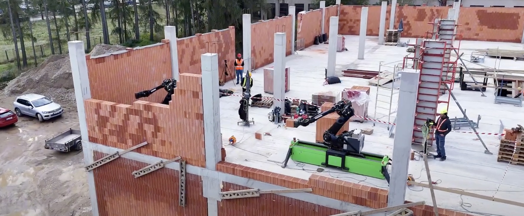 Az építőipart érintő munkaerőhiányra kínál megoldást a Wienerberger új falazórobotja
